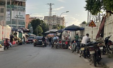 Chợ hàng rong bủa vây bệnh viện