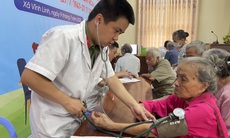 Khám, cấp thuốc miễn phí và tặng quà cho hàng trăm Mẹ Việt Nam Anh hùng, thương bệnh binh