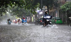 Hà Nội mưa dông kèm lốc sét, nhiều khu vực cục bộ có mưa lớn