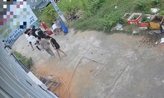 Nhóm thiếu niên đánh hội đồng bé gái 12 tuổi tại khu đất trống