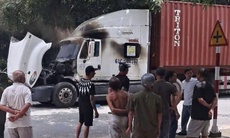 Người đàn ông đâm đôi nam nữ rồi tự thiêu trên xe container