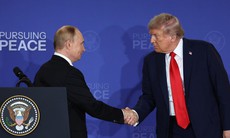 Khoảnh khắc Tổng thống Putin bất ngờ mời ông Trump thăm Nga bằng tiếng Anh
