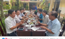 Video cán bộ thú y ở Huế ăn giò lợn, tuyên truyền người dân sử dụng thịt an toàn