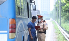 Xe hợp đồng 'lách luật', doanh nghiệp tuyến cố định kêu trời vì bất công