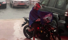Hé lộ góc khuất nghề shipper sau vụ 'đặt 30 cốc chè bắt ghi tên từng người'