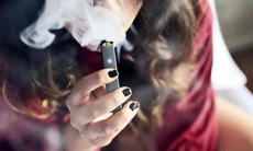 Cô gái ngưng tim sau 2 năm sử dụng thuốc lá điện tử