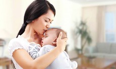 [Infographic] Cái ôm đầu tiên: Lợi ích diệu kỳ của phương pháp da kề da cho mẹ và bé