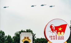 Dàn máy bay trực thăng bay diễn tập trên bầu trời Hà Nội, chuẩn bị cho sự kiện A80