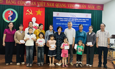 Hỗ trợ kinh phí điều trị cho 20 bệnh nhi ung thư