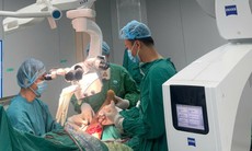 Bệnh nhân không người thân, bác sĩ làm chỗ dựa giúp bệnh nhân giành lại sự sống