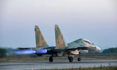[TRỰC TIẾP] Đội bay SU-30MK2 diễn tập trên bầu trời Quảng trường Ba Đình