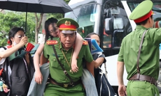 Công an, CSGT Hà Nội liên tiếp hỗ trợ người dân gặp sự cố sức khỏe khi xem tổng hợp luyện Quốc khánh