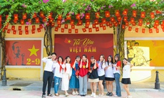 Hà Nội và những lá cờ giữa tháng Tám