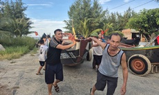 Người dân Hà Tĩnh hối hả chống bão
