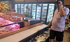 Rau xanh khan hiếm, nhiều sạp rau đóng cửa, siêu thị 'cháy hàng'