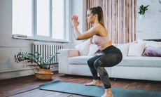 Squat bao nhiêu lần mỗi ngày mới giúp giảm mỡ sau 40 tuổi?