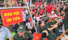 Phường Ba Đình bố trí thêm ghế cho cựu chiến binh và vận động người dân không 'cắm trại'