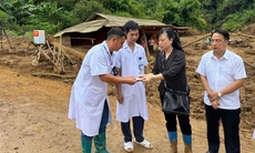 Bộ trưởng Bộ Y tế thăm hỏi, động viên người dân bị ảnh hưởng thiên tai, sạt lở tại Điện Biên