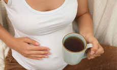 Caffeine, trà đặc, nước ngọt - giới hạn bao nhiêu là an toàn cho mẹ bầu?