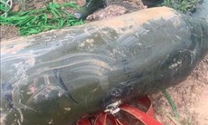 Di dời an toàn một quả bom tại vùng lũ Điện Biên