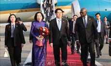 Chủ tịch nước Lương Cường đến Luanda, bắt đầu chuyến thăm cấp Nhà nước tới Cộng hòa Angola