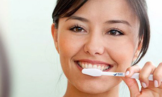 Thói quen chăm sóc răng miệng có hại cho răng và nướu (lợi)