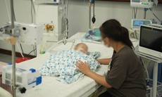 Bé trai 15 tháng tuổi nguy kịch vì uống phải tinh dầu đuổi muỗi