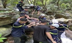 Nam quay phim trượt ngã khi leo núi Hàm Lợn