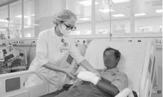 Từ vết cứa mảnh tôn, người đàn ông bị viêm mô tế bào hoại tử