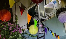 Cháy dữ dội nhà 5 tầng ở Hà Nội: Cảnh sát phá cửa, trèo thang cứu 3 người mắc kẹt
