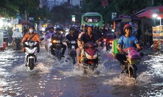 Áp thấp nhiệt đới đang hoạt động trên khu vực Biển Đông, Nam Bộ mưa dông mạnh