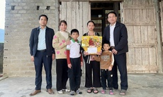 Cán bộ y tế 'nuôi heo đất' hỗ trợ người bệnh nghèo