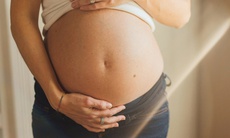 Mẹ nhiễm HIV hoàn toàn có thể sinh con khỏe mạnh, nếu được can thiệp và chăm sóc đúng cách