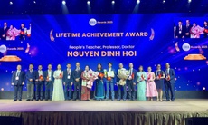 NGND GS.TS.BS Nguyễn Đình Hối được trao giải Cống hiến trọn đời 