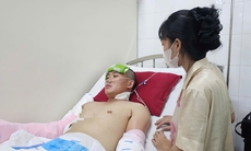 Xót xa người cha trẻ bị điện giật lúc làm thuê, nguy cơ mất đôi tay nuôi con nhỏ