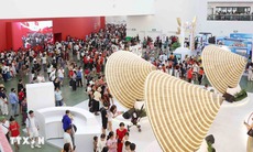 Triển lãm thành tựu đất nước: Giới trẻ thích thú tìm hiểu lịch sử, văn hóa