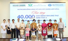 Nghìn ly sữa - nghìn hy vọng Báo Sức khỏe &Đời sống và Nutricare trao tặng bệnh nhi ung thư