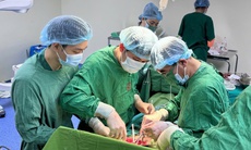 Cứu sống thiếu niên 16 tuổi bị vỡ gan, dập túi mật do tai nạn giao thông