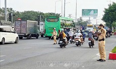 Yêu cầu cán bộ, chiến sỹ làm nhiệm vụ chỉ huy giao thông không dừng phương tiện