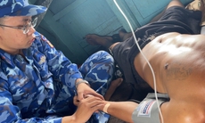 Ngư dân bị rắn cắn được cấp cứu kịp thời giữa biển