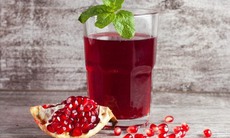 Nên uống bao nhiêu nước ép lựu mỗi ngày để có trái tim khỏe mạnh?