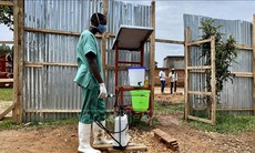 Vừa kiểm soát được bệnh đậu mùa khỉ, châu Phi lại đối mặt nguy cơ Ebola
