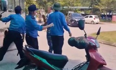 Chấm dứt hợp đồng lao động 3 bảo vệ hành hung người lái xe ôm trước cổng Bệnh viện Đa khoa số 1 Lào Cai