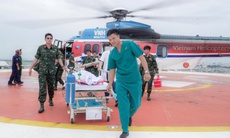 Trực thăng chở bác sĩ xuyên đêm đưa bệnh nhân đa chấn thương từ Trường Sa về đất liền