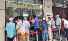 Hà Nội: Người dân xếp hàng mua bánh trung thu truyền thống