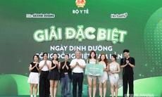 Khoảnh khắc trao giải Ngày Dinh dưỡng cộng đồng Việt Nam lần 5