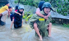 LIVE: Bão số 10 gây mưa to và gió lớn cho các tỉnh miền Trung, nhiều người dân được cứu nạn, hỗ trợ kịp thời trong bão