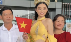 Bố mẹ Hoa hậu Yến Nhi gây chú ý tại sân bay
