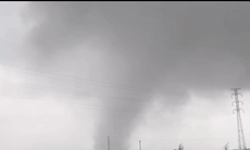 Vì sao liên tiếp xuất hiện lốc xoáy ở nhiều tỉnh thành?