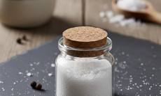 Muối (natri) trong cơ thể: Lợi ích, nguy cơ và cách tiêu thụ an toàn